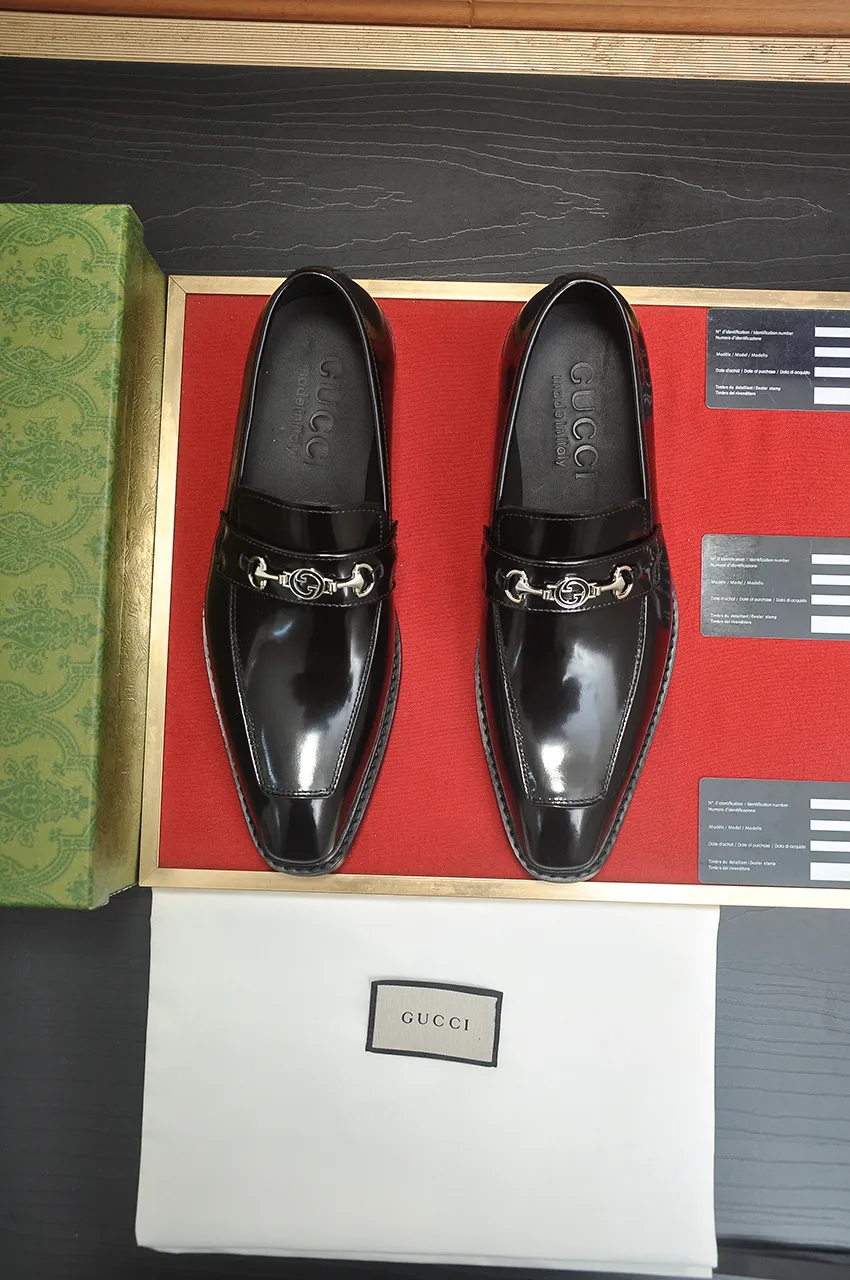 Men's shoes💰460💶Italy's top luxury men's shoes giant [GUCCI Gucci] has a new model 🍃Original European style🔰 Pleasant to the eye😍In order to make the shoes more durable and non-deformable🌀The production continues to follow traditional methods but there is still no lack of innovation💪The original cowhide is chosen for the leather♻️ Smooth, natural and exceptionally bright⭐Made of imported cowhide, the first choice of the rich 38-45 (45 customized)